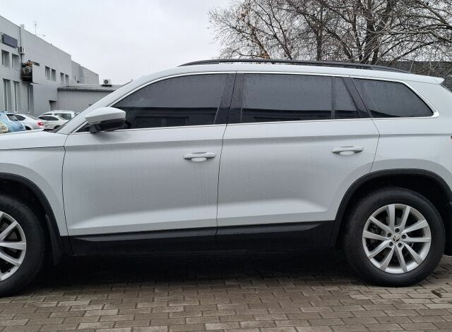 Білий Шкода Kodiaq, об'ємом двигуна 2 л та пробігом 242 тис. км за 22000 $, фото 3 на Automoto.ua