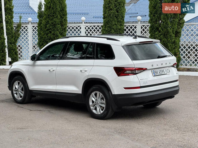 Белый Шкода Kodiaq, объемом двигателя 2 л и пробегом 94 тыс. км за 33900 $, фото 3 на Automoto.ua
