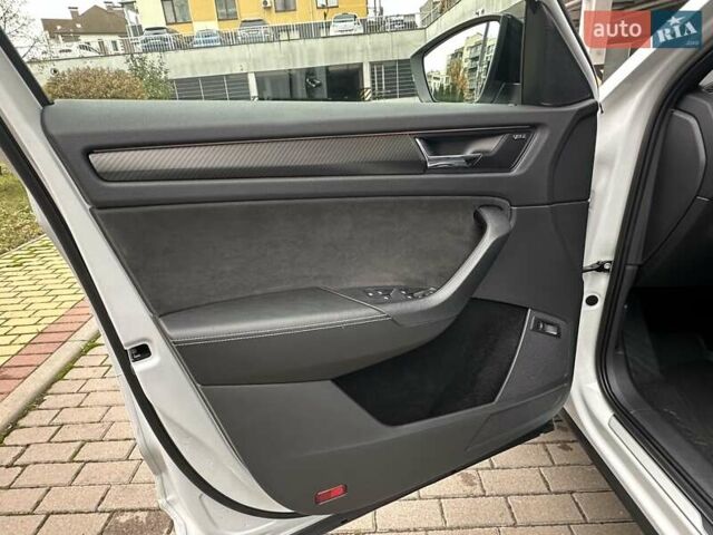 Белый Шкода Kodiaq, объемом двигателя 1.98 л и пробегом 70 тыс. км за 33900 $, фото 48 на Automoto.ua