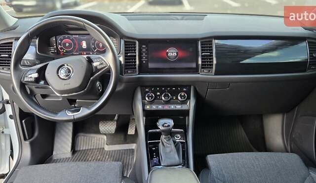 Белый Шкода Kodiaq, объемом двигателя 2 л и пробегом 200 тыс. км за 32000 $, фото 39 на Automoto.ua