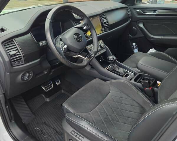 Белый Шкода Kodiaq, объемом двигателя 1.98 л и пробегом 44 тыс. км за 39000 $, фото 13 на Automoto.ua