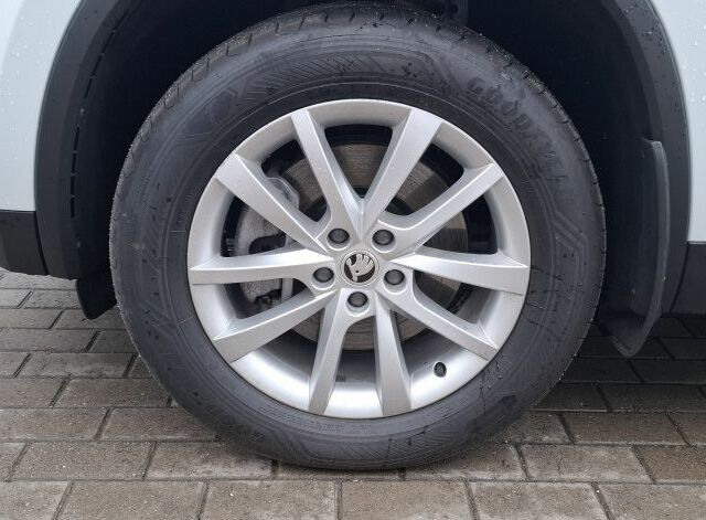 Білий Шкода Kodiaq, об'ємом двигуна 2 л та пробігом 242 тис. км за 22000 $, фото 17 на Automoto.ua