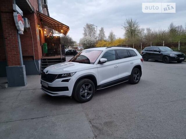 Білий Шкода Kodiaq, об'ємом двигуна 1.97 л та пробігом 19 тис. км за 44000 $, фото 3 на Automoto.ua