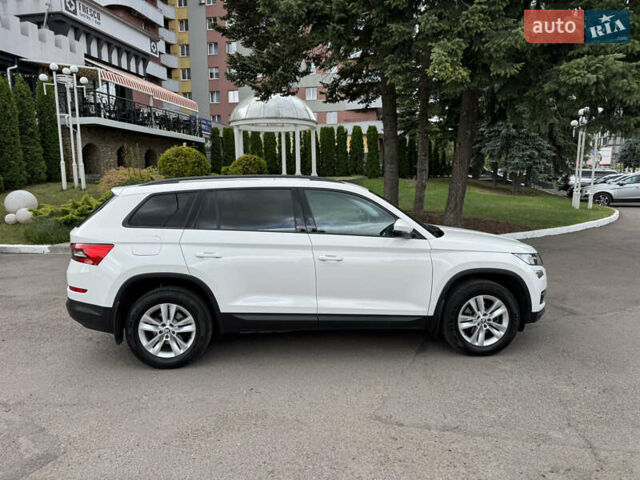 Белый Шкода Kodiaq, объемом двигателя 2 л и пробегом 94 тыс. км за 33900 $, фото 2 на Automoto.ua