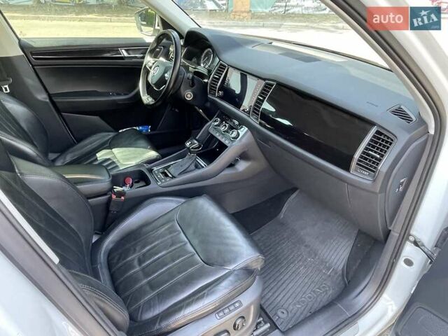 Белый Шкода Kodiaq, объемом двигателя 1.98 л и пробегом 106 тыс. км за 33500 $, фото 24 на Automoto.ua