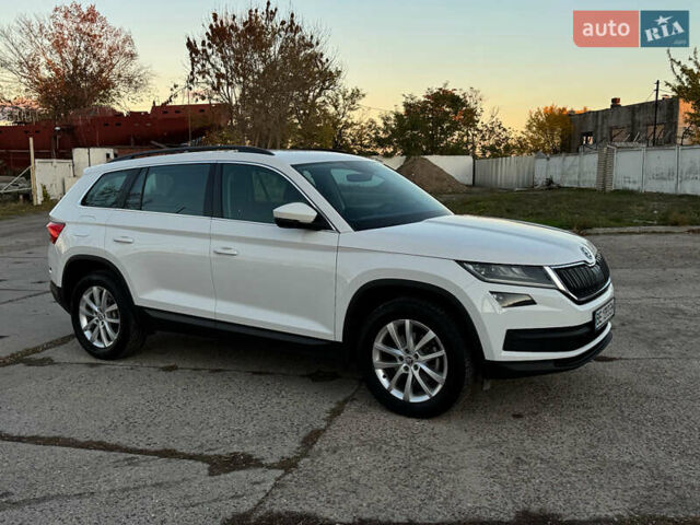 Шкода Kodiaq 2021 у Миколаєві на Automoto.ua Білий Шкода Kodiaq, об'ємом двигуна 1.97 л та пробігом 174 тис. км за 31600 $, фото 4 на Automoto.ua