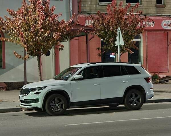 Белый Шкода Kodiaq, объемом двигателя 1.97 л и пробегом 19 тыс. км за 44000 $, фото 5 на Automoto.ua