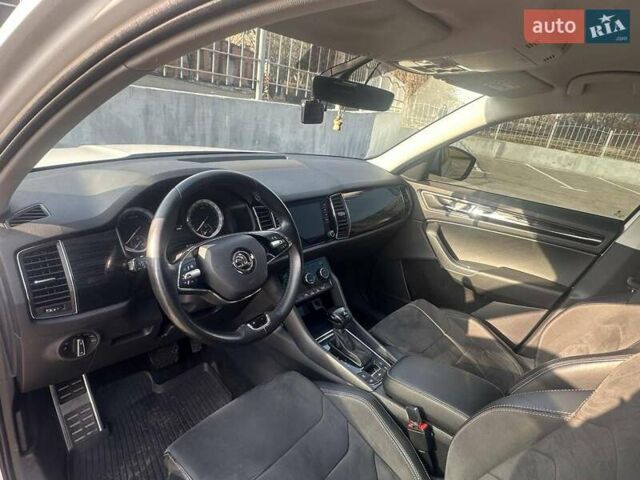 Білий Шкода Kodiaq, об'ємом двигуна 1.98 л та пробігом 195 тис. км за 23800 $, фото 6 на Automoto.ua