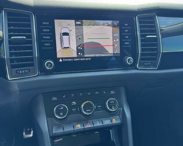 Белый Шкода Kodiaq, объемом двигателя 1.98 л и пробегом 104 тыс. км за 35300 $, фото 43 на Automoto.ua