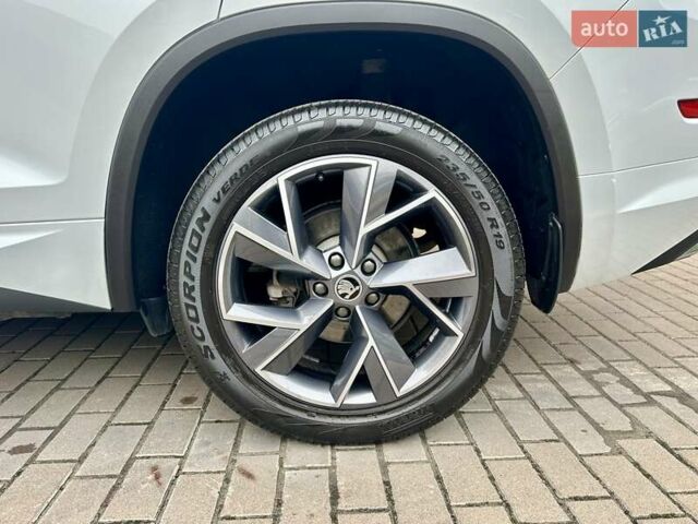Белый Шкода Kodiaq, объемом двигателя 1.98 л и пробегом 70 тыс. км за 33900 $, фото 28 на Automoto.ua