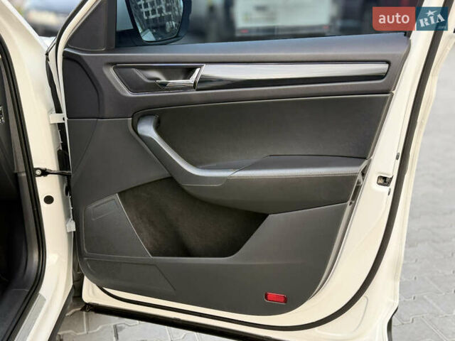 Білий Шкода Kodiaq, об'ємом двигуна 1.98 л та пробігом 197 тис. км за 22999 $, фото 44 на Automoto.ua