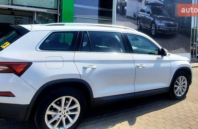 Белый Шкода Kodiaq, объемом двигателя 1.98 л и пробегом 90 тыс. км за 32000 $, фото 4 на Automoto.ua