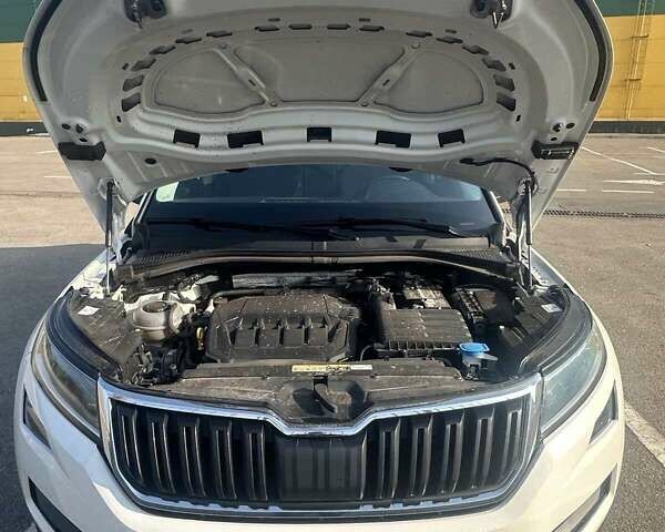 Білий Шкода Kodiaq, об'ємом двигуна 1.98 л та пробігом 195 тис. км за 23800 $, фото 3 на Automoto.ua