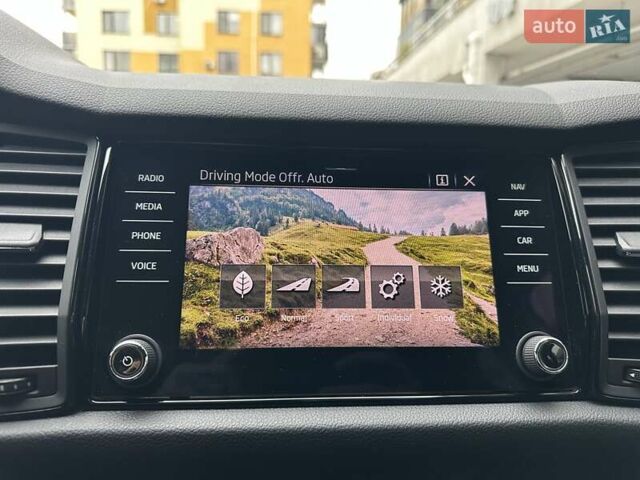 Белый Шкода Kodiaq, объемом двигателя 1.98 л и пробегом 70 тыс. км за 33900 $, фото 68 на Automoto.ua