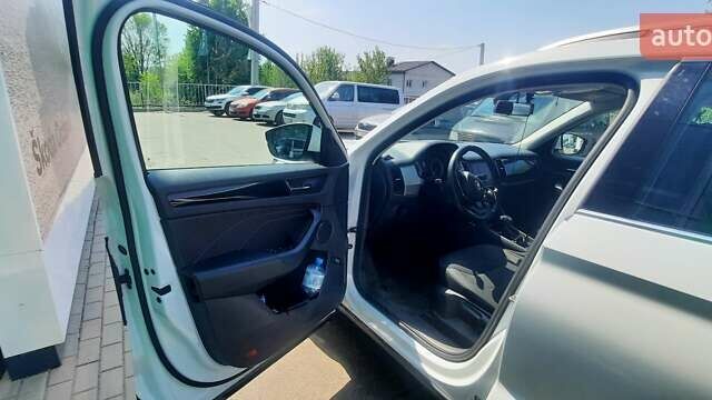 Белый Шкода Kodiaq, объемом двигателя 1.98 л и пробегом 90 тыс. км за 32000 $, фото 7 на Automoto.ua