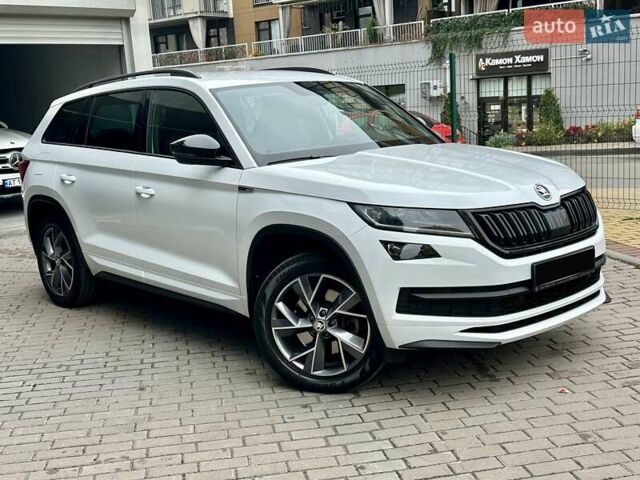 Белый Шкода Kodiaq, объемом двигателя 1.98 л и пробегом 70 тыс. км за 33900 $, фото 2 на Automoto.ua