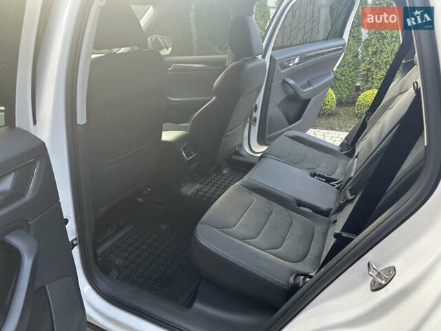 Белый Шкода Kodiaq, объемом двигателя 1.8 л и пробегом 39 тыс. км за 33900 $, фото 4 на Automoto.ua