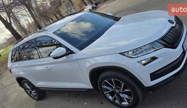 Белый Шкода Kodiaq, объемом двигателя 2 л и пробегом 200 тыс. км за 32000 $, фото 1 на Automoto.ua