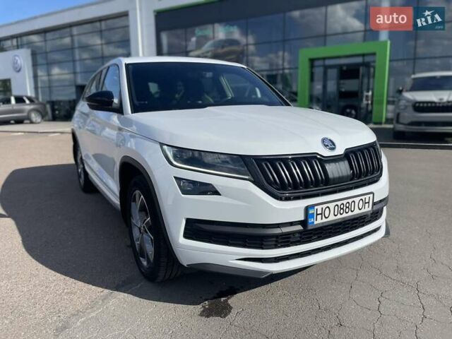 Белый Шкода Kodiaq, объемом двигателя 1.98 л и пробегом 102 тыс. км за 34700 $, фото 3 на Automoto.ua