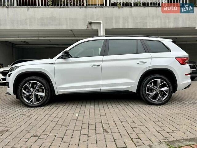 Белый Шкода Kodiaq, объемом двигателя 1.98 л и пробегом 70 тыс. км за 33900 $, фото 16 на Automoto.ua