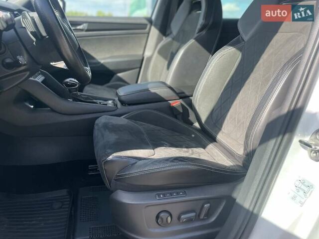 Белый Шкода Kodiaq, объемом двигателя 1.98 л и пробегом 102 тыс. км за 34700 $, фото 27 на Automoto.ua