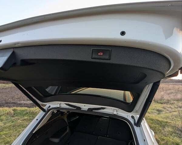 Белый Шкода Kodiaq, объемом двигателя 1.98 л и пробегом 100 тыс. км за 34000 $, фото 4 на Automoto.ua