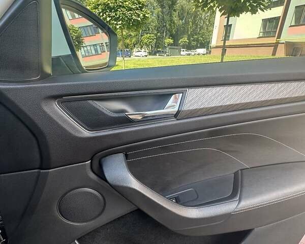 Белый Шкода Kodiaq, объемом двигателя 1.97 л и пробегом 163 тыс. км за 29500 $, фото 12 на Automoto.ua
