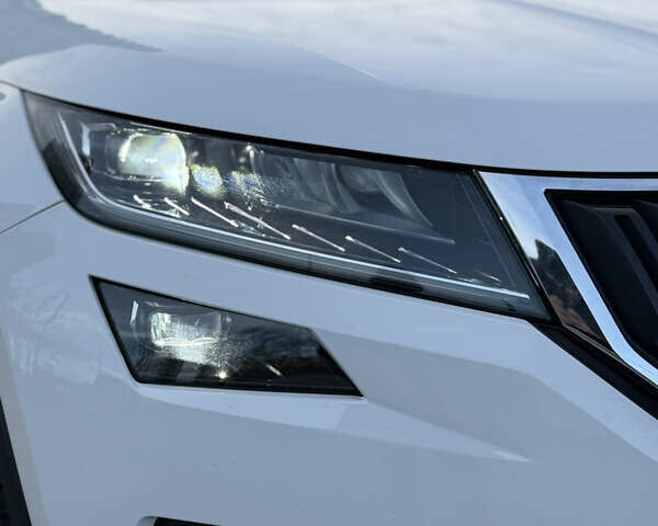Білий Шкода Kodiaq, об'ємом двигуна 1.98 л та пробігом 197 тис. км за 22999 $, фото 10 на Automoto.ua