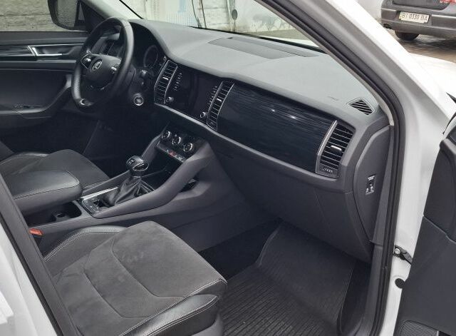 Білий Шкода Kodiaq, об'ємом двигуна 2 л та пробігом 242 тис. км за 22000 $, фото 6 на Automoto.ua