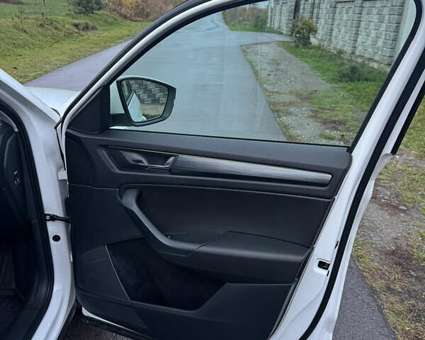 Білий Шкода Kodiaq, об'ємом двигуна 1.98 л та пробігом 192 тис. км за 25500 $, фото 12 на Automoto.ua