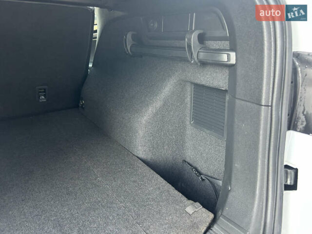 Белый Шкода Kodiaq, объемом двигателя 1.98 л и пробегом 57 тыс. км за 29500 $, фото 27 на Automoto.ua