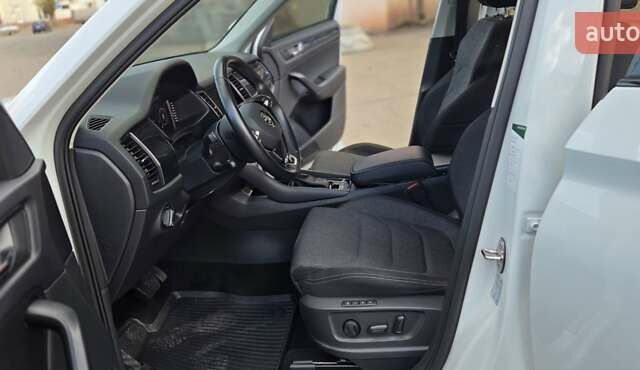 Белый Шкода Kodiaq, объемом двигателя 2 л и пробегом 200 тыс. км за 32000 $, фото 55 на Automoto.ua