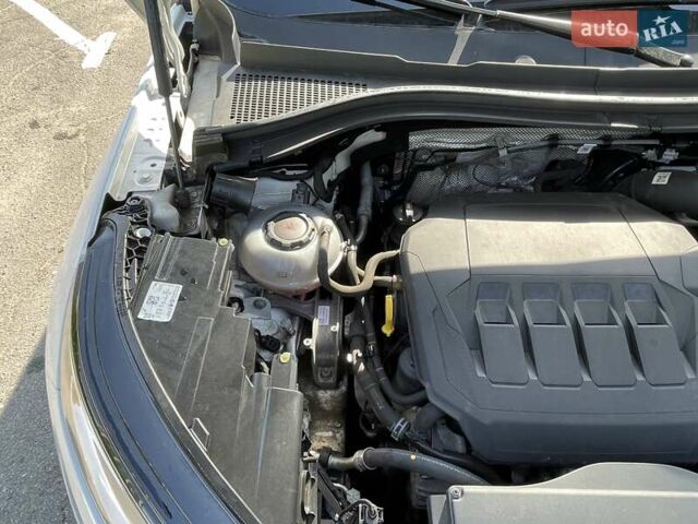 Белый Шкода Kodiaq, объемом двигателя 1.98 л и пробегом 106 тыс. км за 33500 $, фото 35 на Automoto.ua