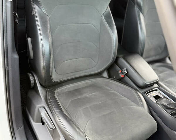 Білий Шкода Kodiaq, об'ємом двигуна 1.98 л та пробігом 197 тис. км за 22999 $, фото 59 на Automoto.ua