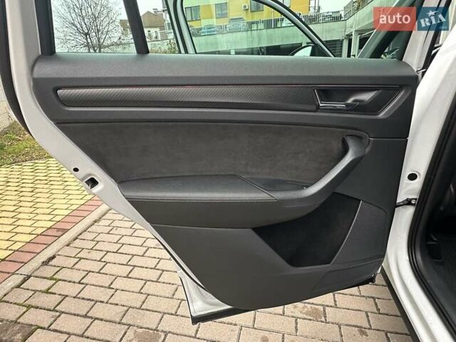 Белый Шкода Kodiaq, объемом двигателя 1.98 л и пробегом 70 тыс. км за 33900 $, фото 49 на Automoto.ua