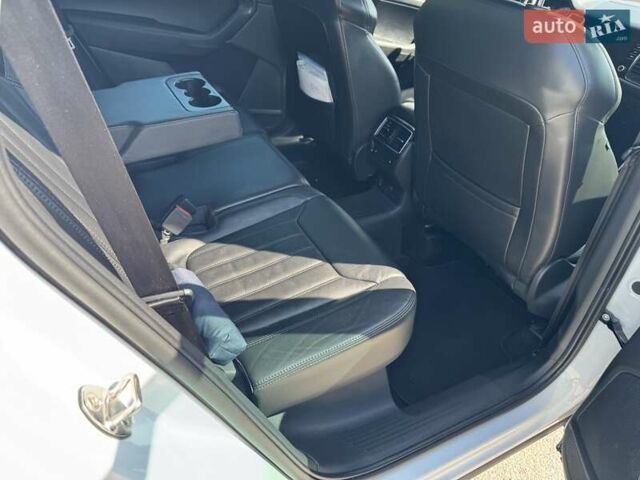 Белый Шкода Kodiaq, объемом двигателя 1.98 л и пробегом 104 тыс. км за 35300 $, фото 31 на Automoto.ua