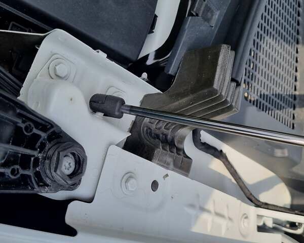 Білий Шкода Kodiaq, об'ємом двигуна 1.97 л та пробігом 185 тис. км за 37500 $, фото 58 на Automoto.ua