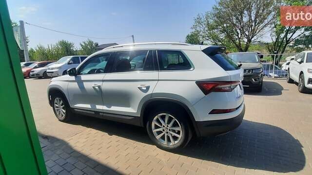 Белый Шкода Kodiaq, объемом двигателя 1.98 л и пробегом 90 тыс. км за 32000 $, фото 8 на Automoto.ua