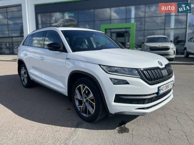 Белый Шкода Kodiaq, объемом двигателя 1.98 л и пробегом 102 тыс. км за 34700 $, фото 2 на Automoto.ua