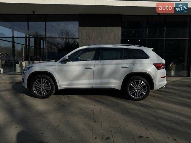 Белый Шкода Kodiaq, объемом двигателя 1.97 л и пробегом 98 тыс. км за 37500 $, фото 4 на Automoto.ua