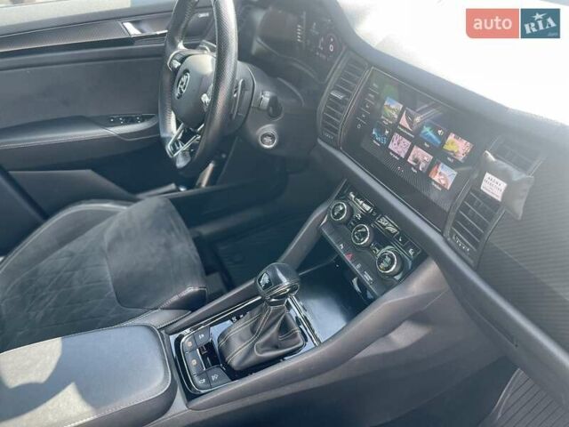 Белый Шкода Kodiaq, объемом двигателя 1.98 л и пробегом 102 тыс. км за 34700 $, фото 37 на Automoto.ua