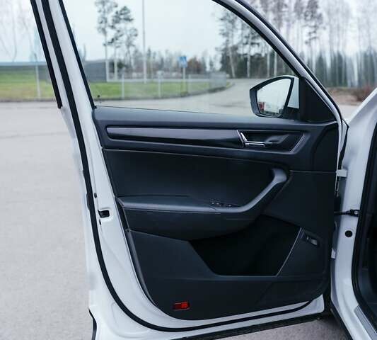 Білий Шкода Kodiaq, об'ємом двигуна 1.98 л та пробігом 100 тис. км за 34000 $, фото 35 на Automoto.ua