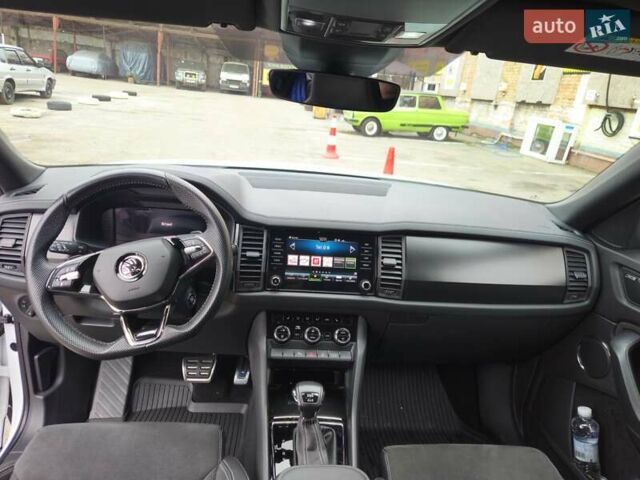 Белый Шкода Kodiaq, объемом двигателя 1.98 л и пробегом 44 тыс. км за 39000 $, фото 19 на Automoto.ua