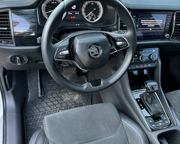 Белый Шкода Kodiaq, объемом двигателя 1.98 л и пробегом 57 тыс. км за 26500 $, фото 14 на Automoto.ua
