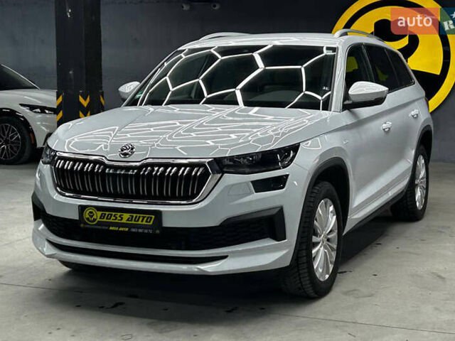 Шкода Kodiaq 2021 у Чернівцях на Automoto.ua Білий Шкода Kodiaq, об'ємом двигуна 1.97 л та пробігом 185 тис. км за 38000 $, фото 2 на Automoto.ua