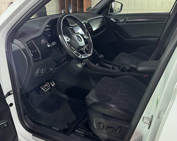 Белый Шкода Kodiaq, объемом двигателя 2 л и пробегом 90 тыс. км за 33300 $, фото 12 на Automoto.ua