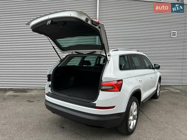 Белый Шкода Kodiaq, объемом двигателя 2 л и пробегом 199 тыс. км за 26750 $, фото 86 на Automoto.ua