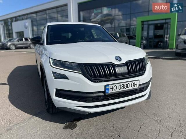 Белый Шкода Kodiaq, объемом двигателя 1.98 л и пробегом 102 тыс. км за 34700 $, фото 4 на Automoto.ua