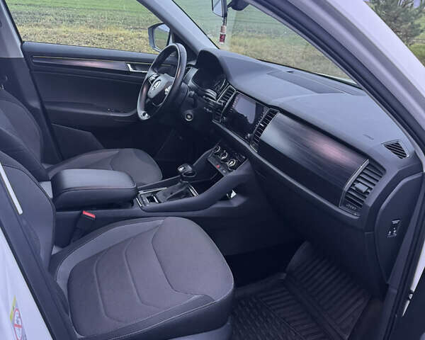 Білий Шкода Kodiaq, об'ємом двигуна 1.98 л та пробігом 192 тис. км за 25500 $, фото 11 на Automoto.ua