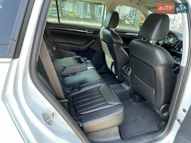 Белый Шкода Kodiaq, объемом двигателя 1.98 л и пробегом 106 тыс. км за 33500 $, фото 22 на Automoto.ua